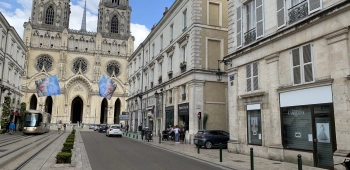 Arthur Loyd installe Cymbeline à Orléans en location pure à deux pas de la cathédrale
